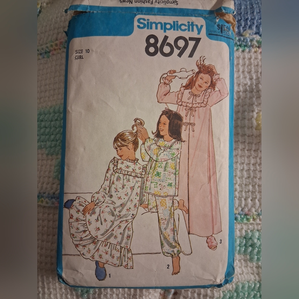 Simplicity Pattern Kids Nightgowns 8697 🐰🐇🩷🤍🌸 Size 10